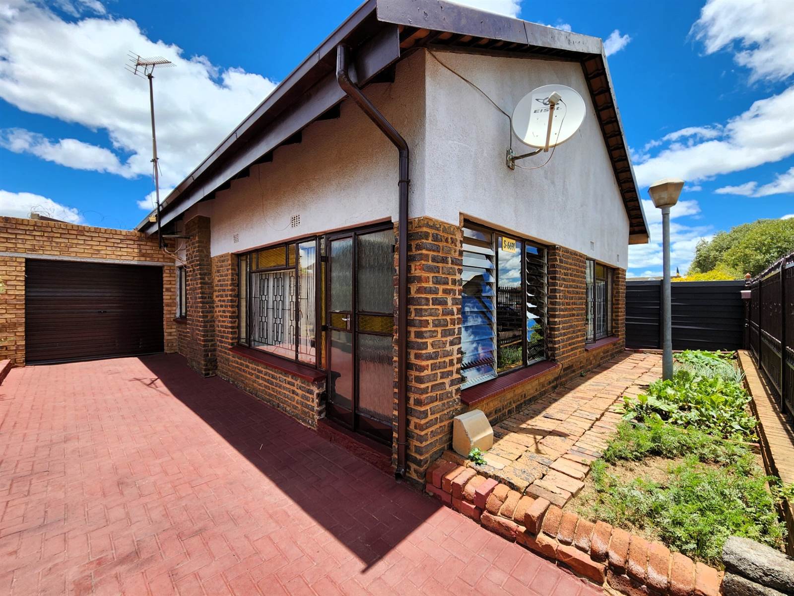 5 Bed House in Mamelodi West photo number 4