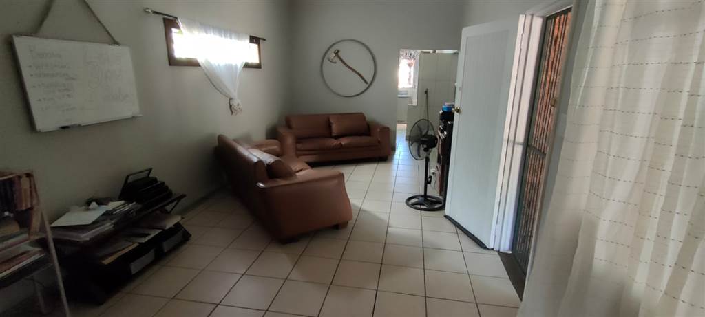 3 Bed Townhouse in Mokopane photo number 2
