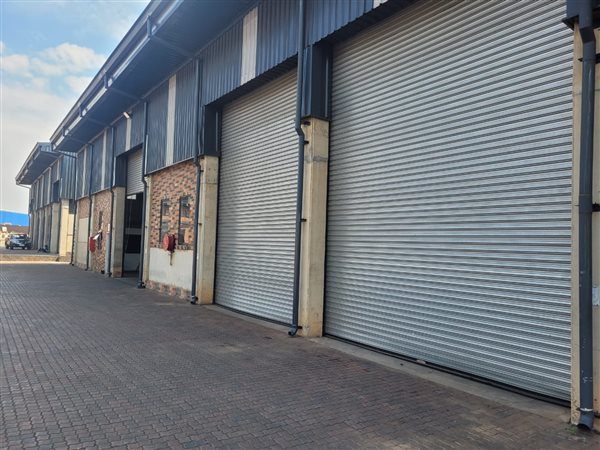 1700  m² Industrial space in Clayville