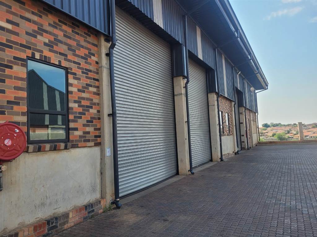 1700  m² Industrial space in Clayville photo number 7