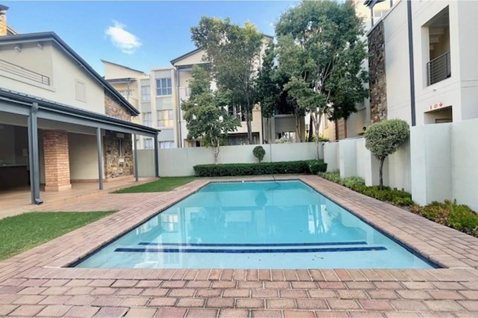 1 Bed Apartment in Parktown North photo number 20
