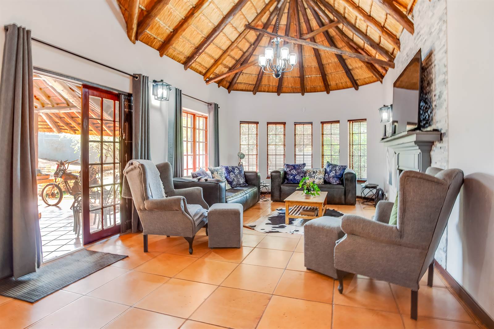 3 Bed House in Lonehill photo number 5