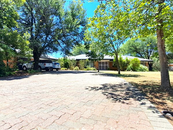 4 Bed House in Jim Fouche Park