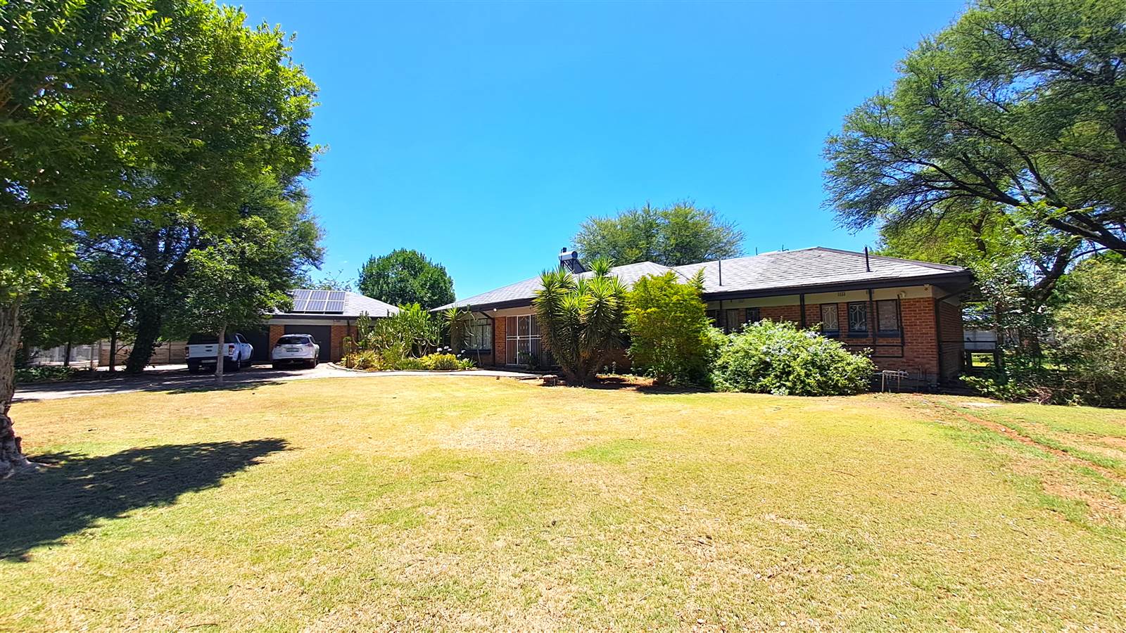 4 Bed House in Jim Fouche Park photo number 29