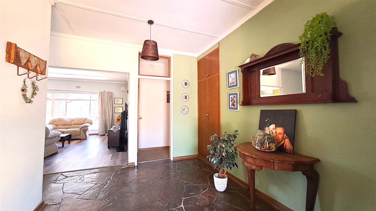 4 Bed House in Jim Fouche Park photo number 2