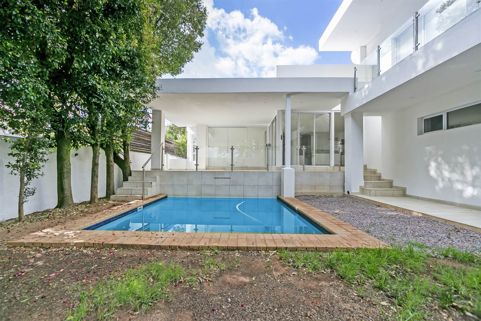 4 Bed House in Parkhurst photo number 3