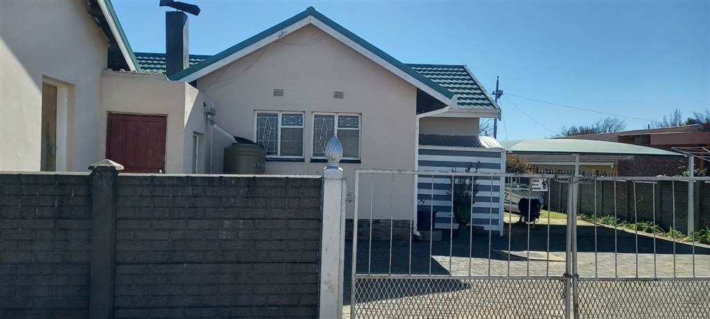 4 Bed House in Harrismith photo number 13