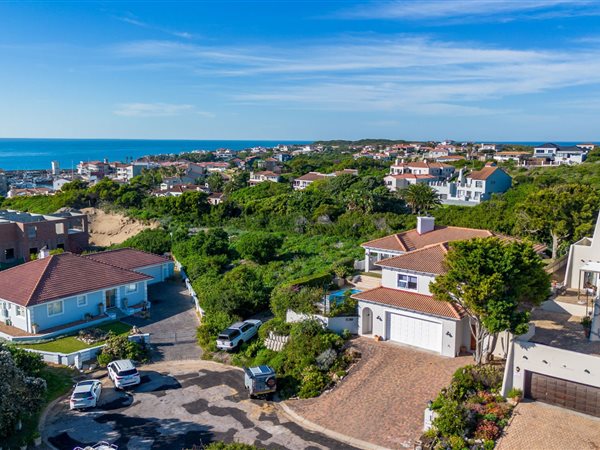 703 m² Land 703 m² Land