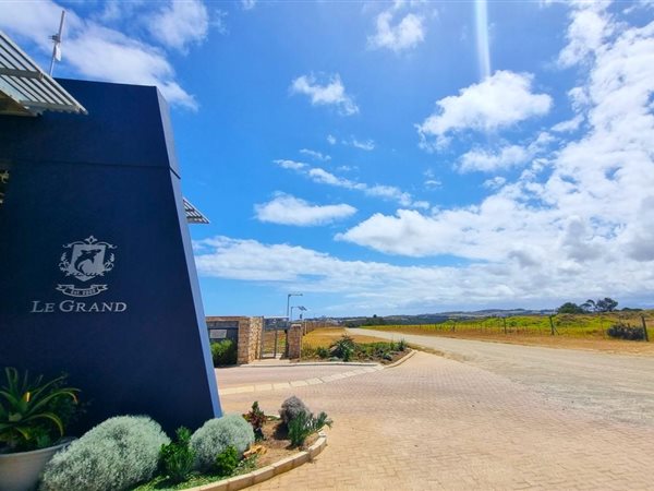 825 m² Land available in Le Grand Golf Estate