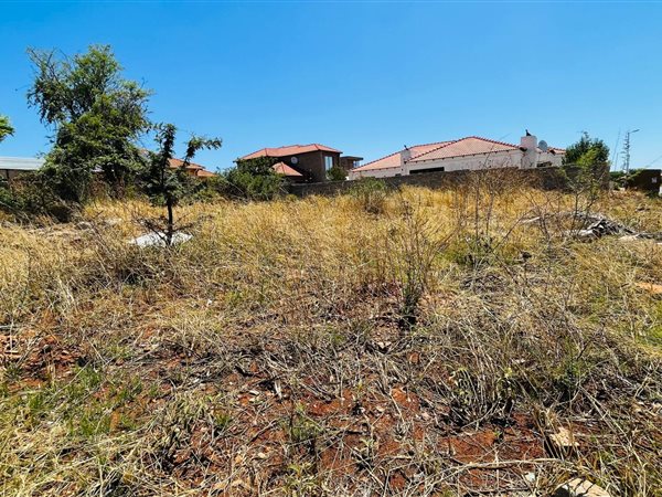 556 m² Land