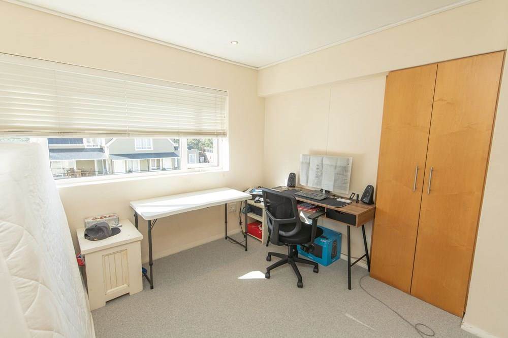 2 Bed Apartment in Brookes Hill photo number 5