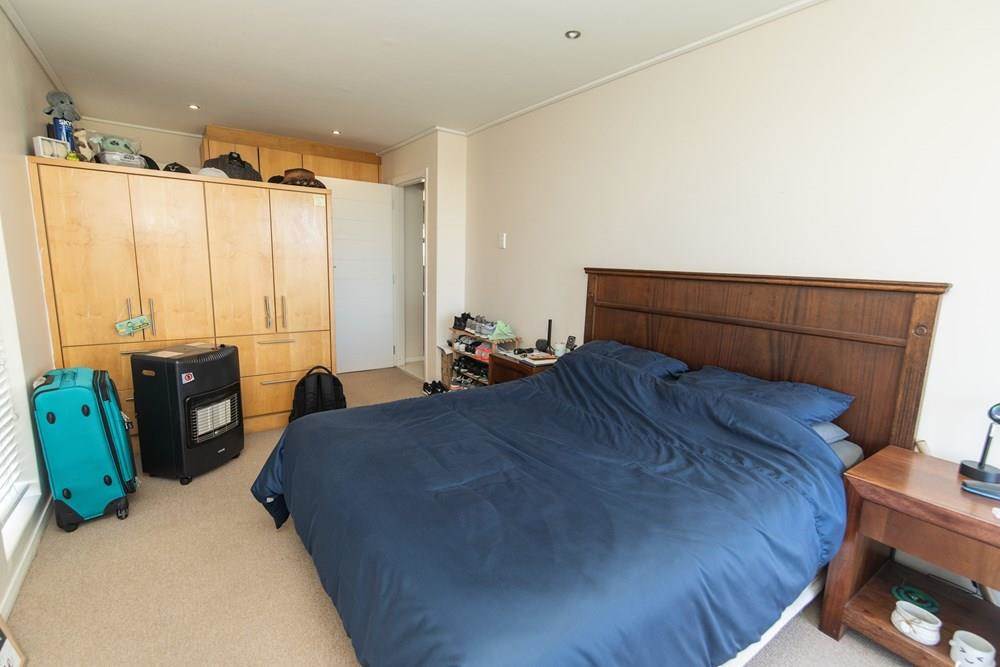 2 Bed Apartment in Brookes Hill photo number 7