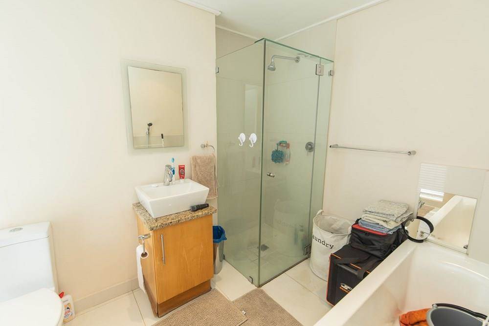 2 Bed Apartment in Brookes Hill photo number 8