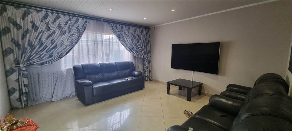 6 Bed House in Actonville photo number 5