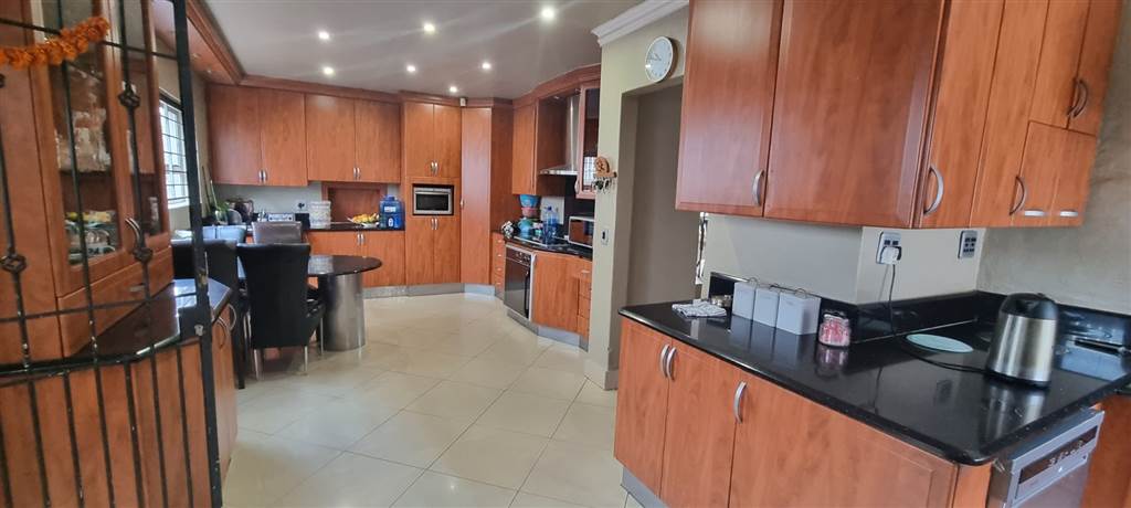 6 Bed House in Actonville photo number 3