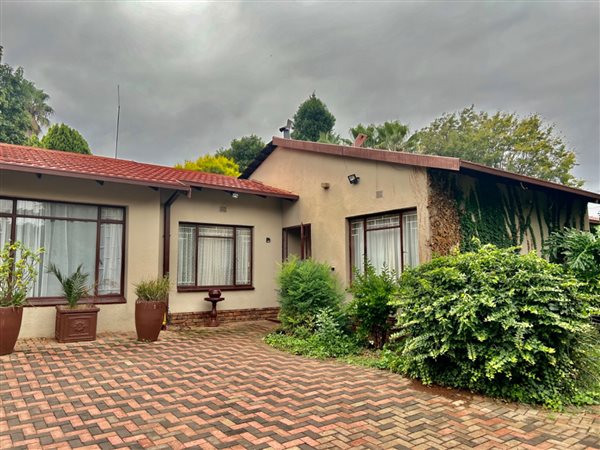 5 Bed House in Dennesig