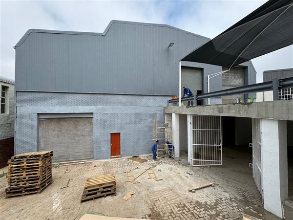 921  m² Industrial space