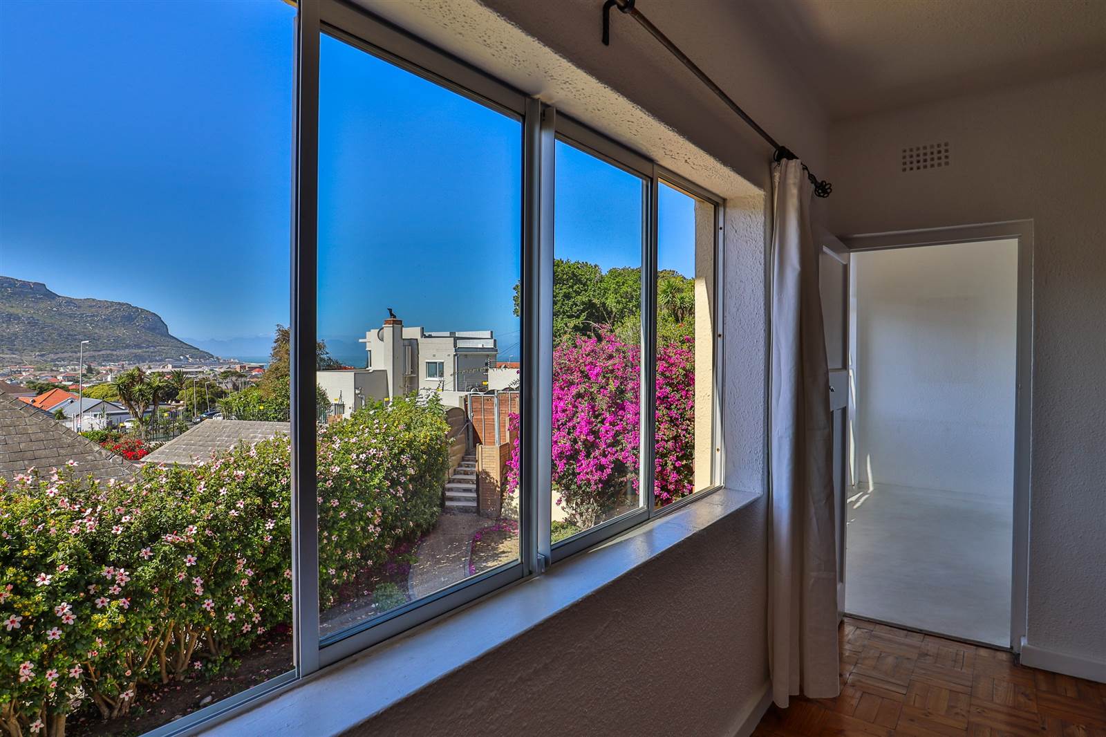 2 Bed Apartment in Fish Hoek photo number 5