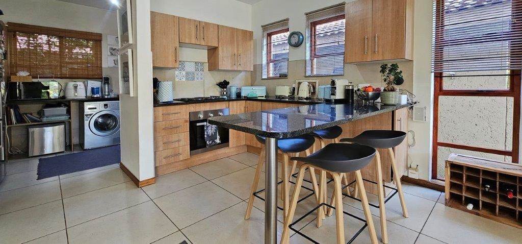 4 Bed House in Craighall photo number 4