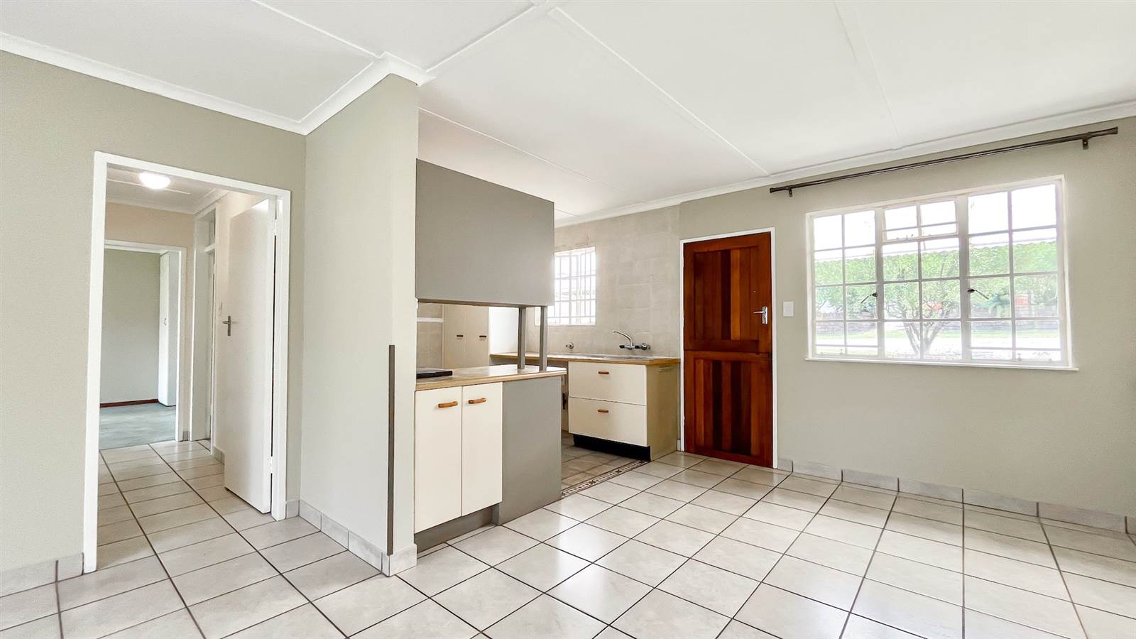 2 Bed House in Bryanston West photo number 12