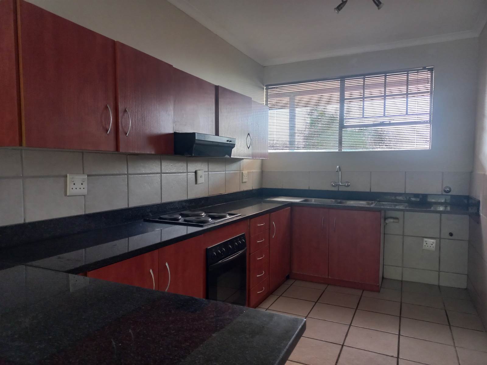 2 Bed Flat in Alberton photo number 7