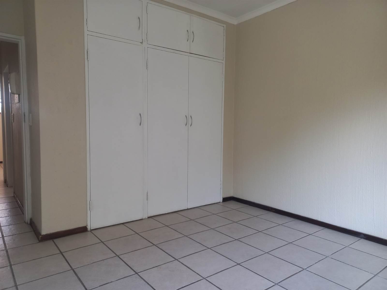 2 Bed Flat in Alberton photo number 17