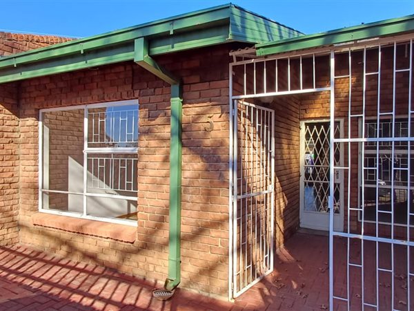 2 Bedroom Townhouse 2 Bedroom Townhouse