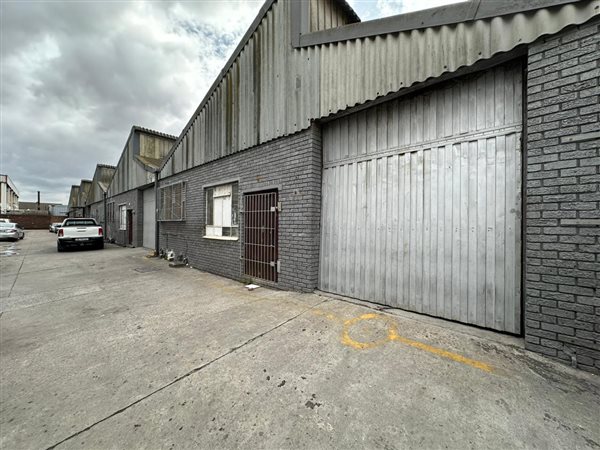 300  m² Industrial space