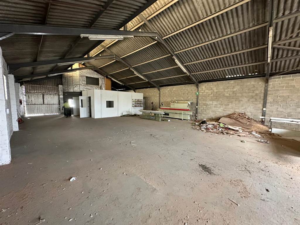 300  m² Industrial space in Athlone photo number 3