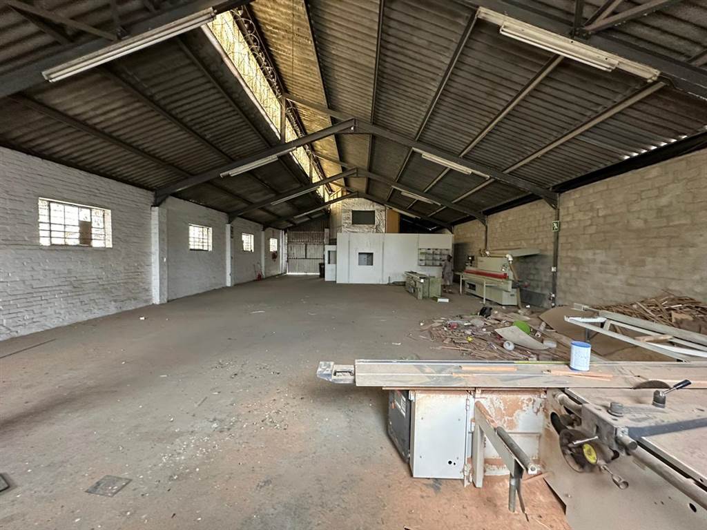 300  m² Industrial space in Athlone photo number 2