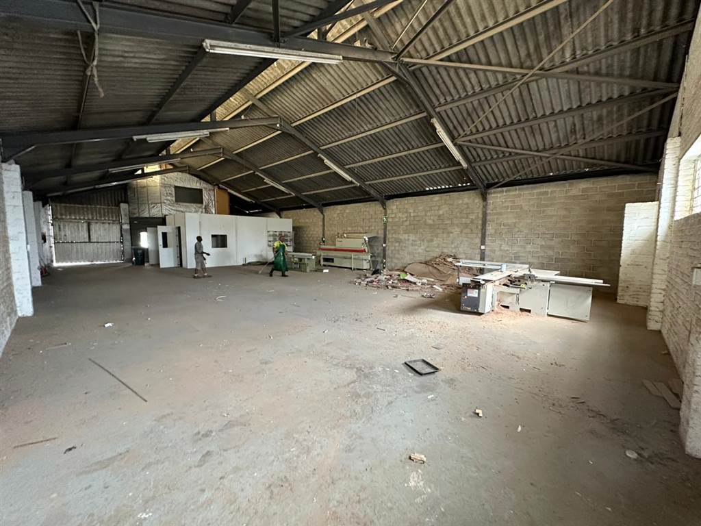 300  m² Industrial space in Athlone photo number 5