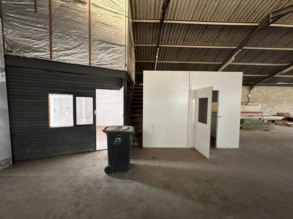 300  m² Industrial space in Athlone photo number 9