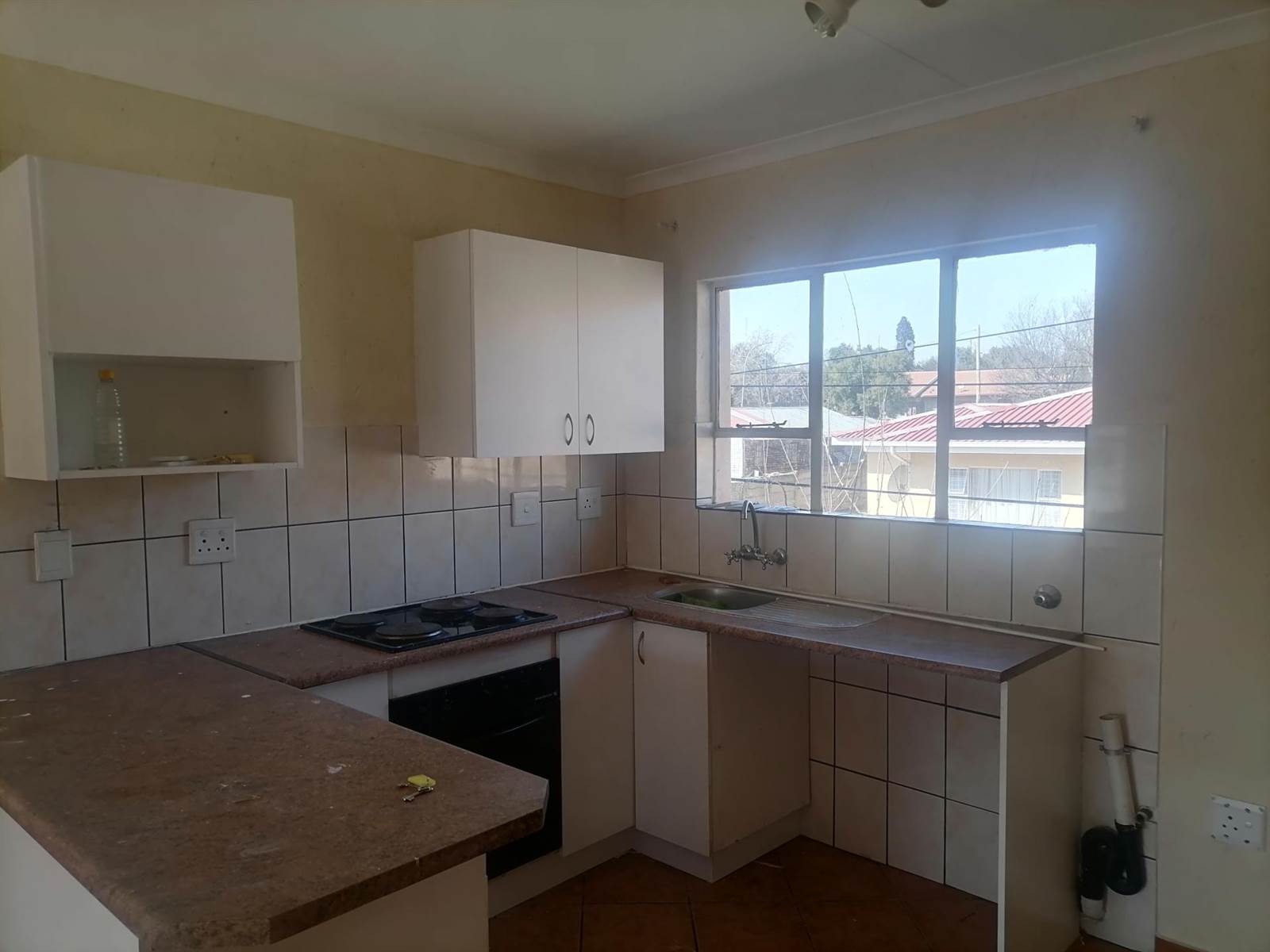 2 Bed Apartment in Rensburg photo number 5
