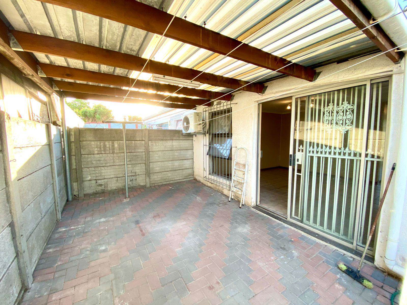 2 Bed Townhouse in Parow Valley photo number 17