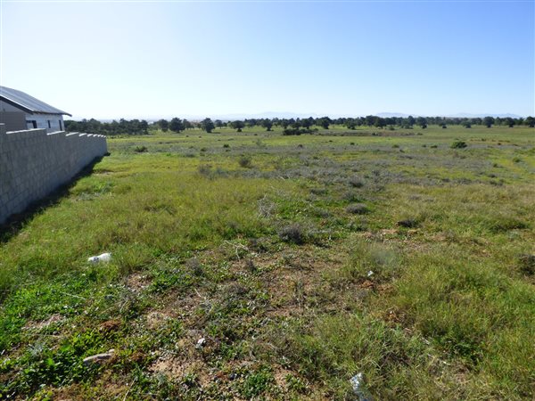 933 m² Land available in Darling