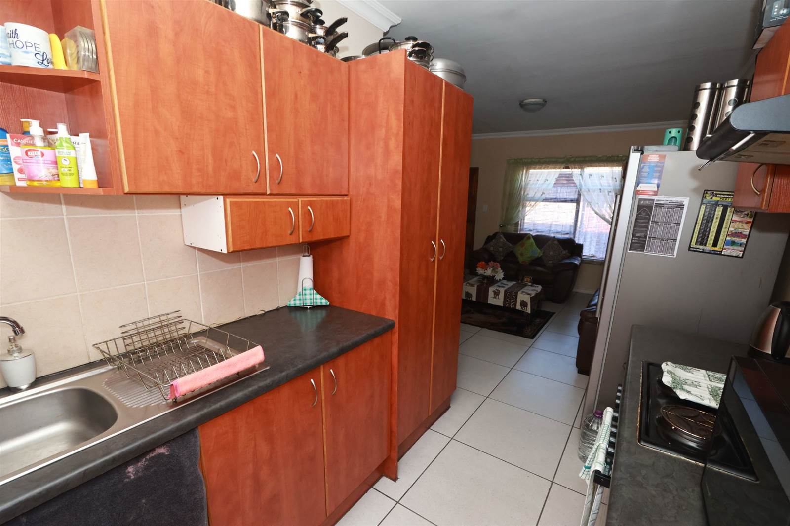 2 Bed Apartment in Uitenhage Central photo number 2