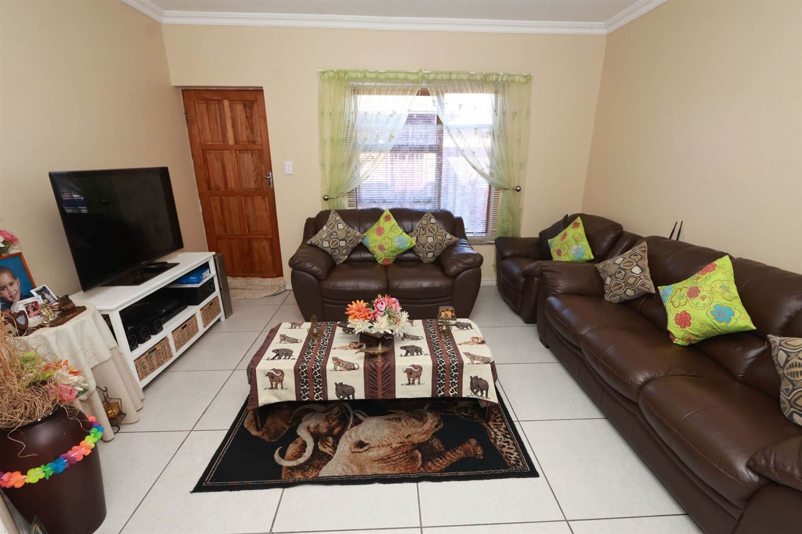 2 Bed Apartment in Uitenhage Central photo number 6