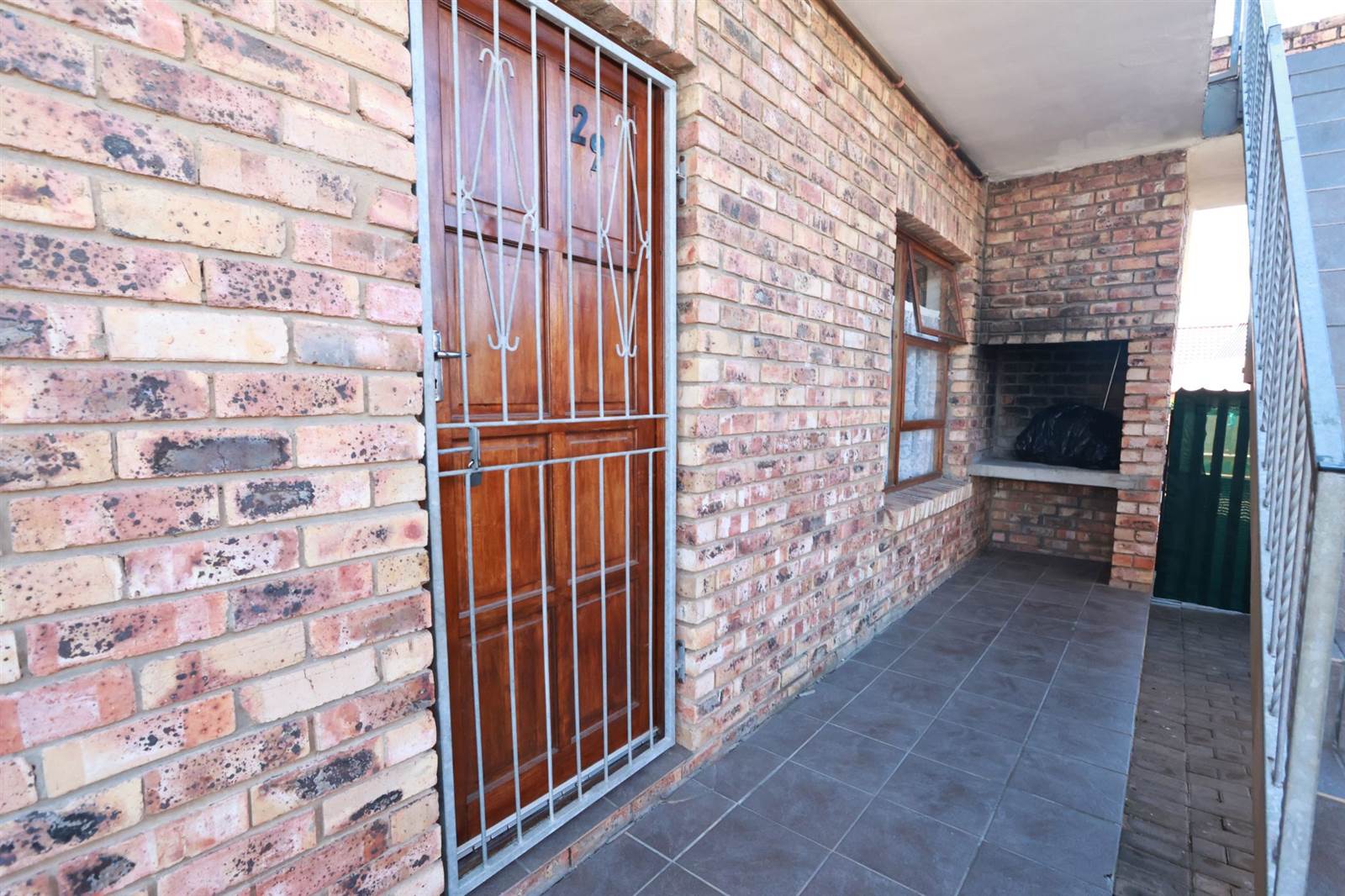 2 Bed Apartment in Uitenhage Central photo number 18