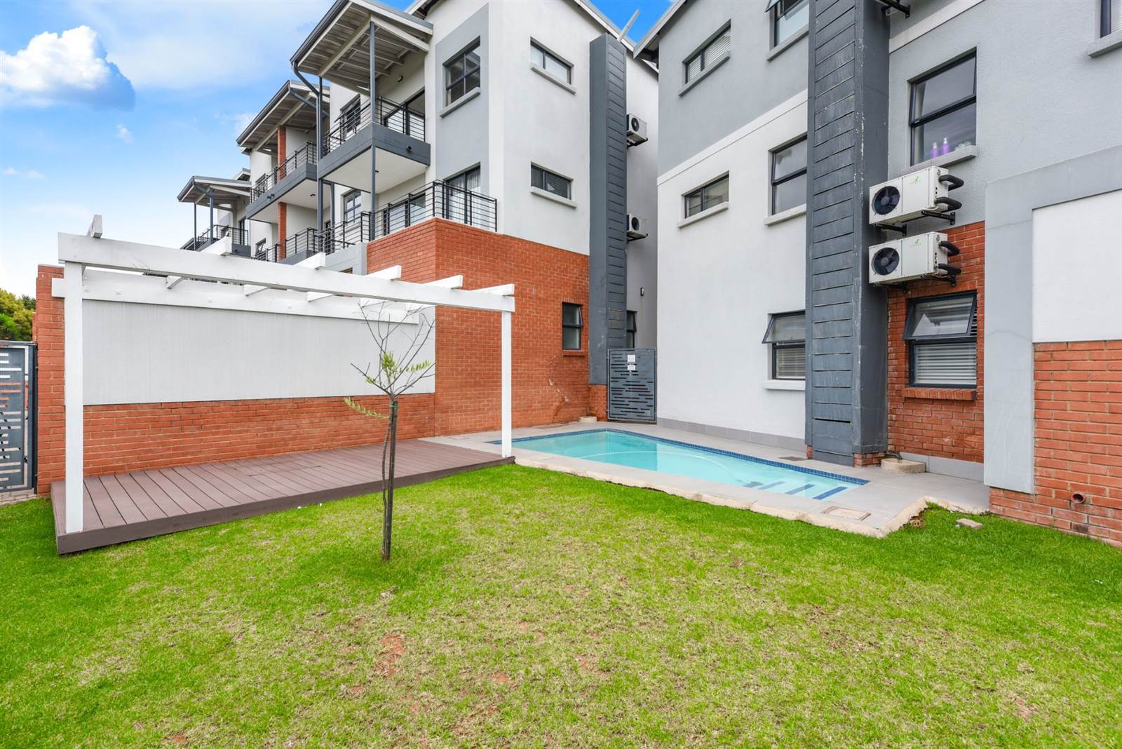 1 Bed Apartment in Lonehill photo number 16