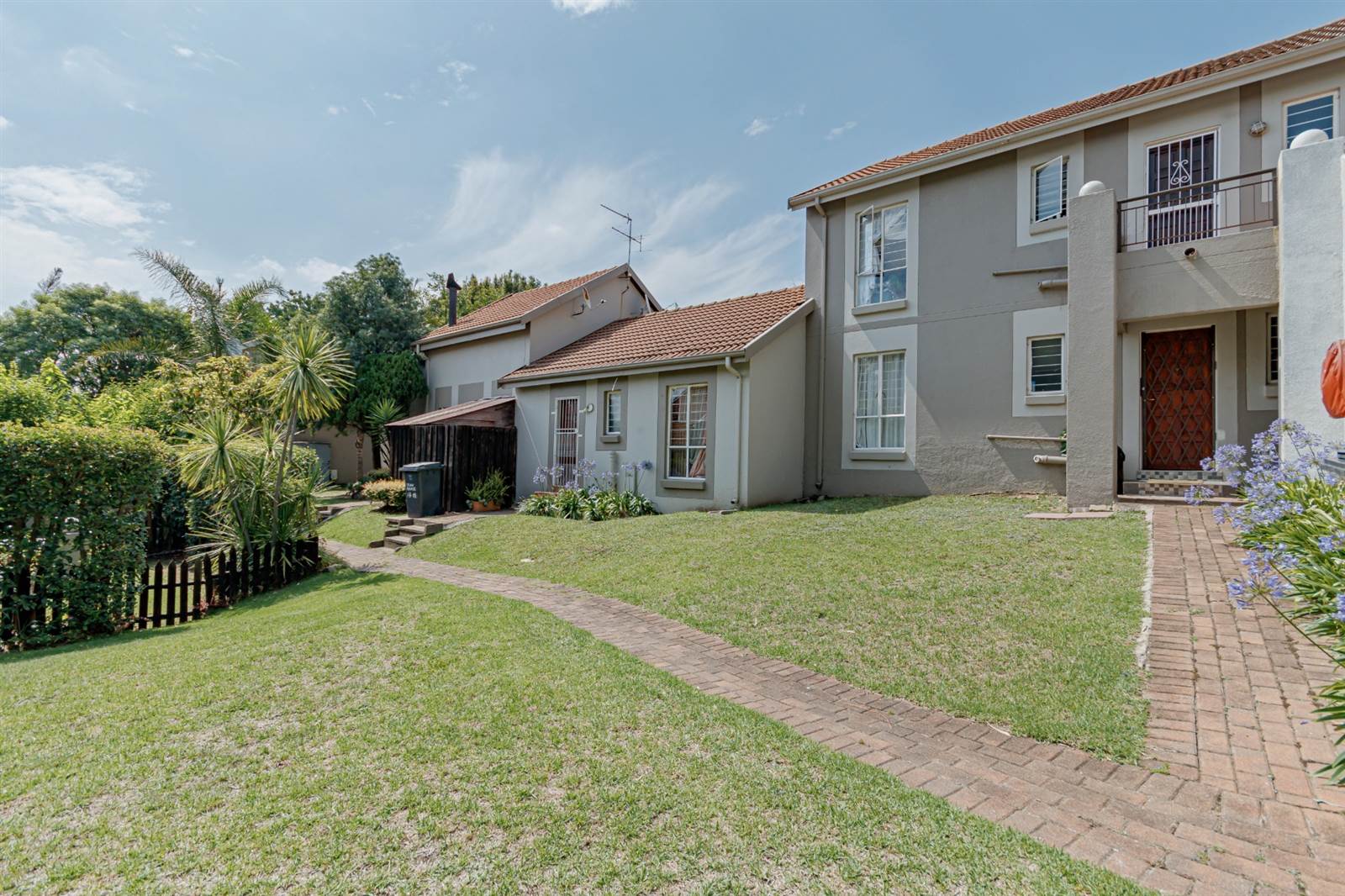 2 Bed Townhouse in Douglasdale photo number 30