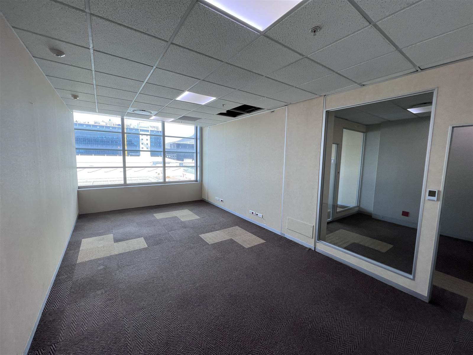 1718  m² Commercial space in Foreshore photo number 2