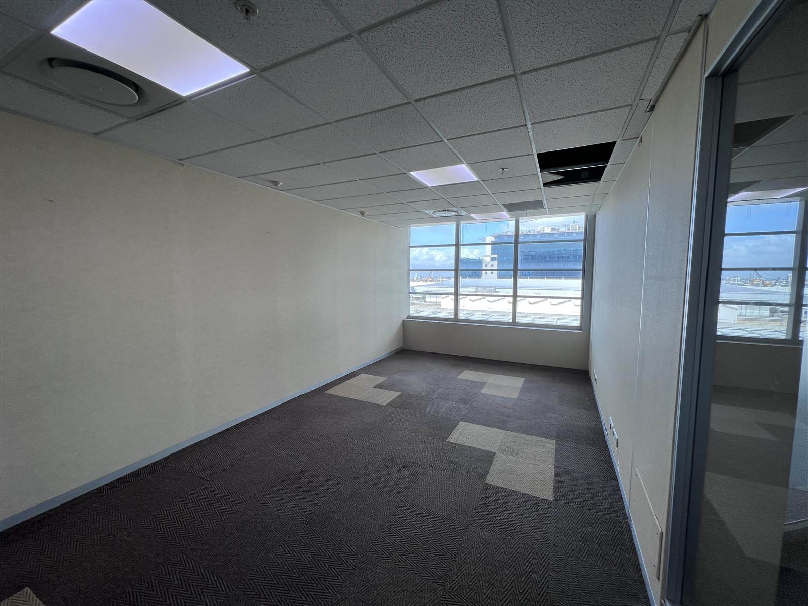 1718  m² Commercial space in Foreshore photo number 1