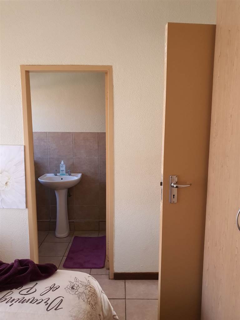 1 Bed Apartment in Kanoniers Park photo number 24