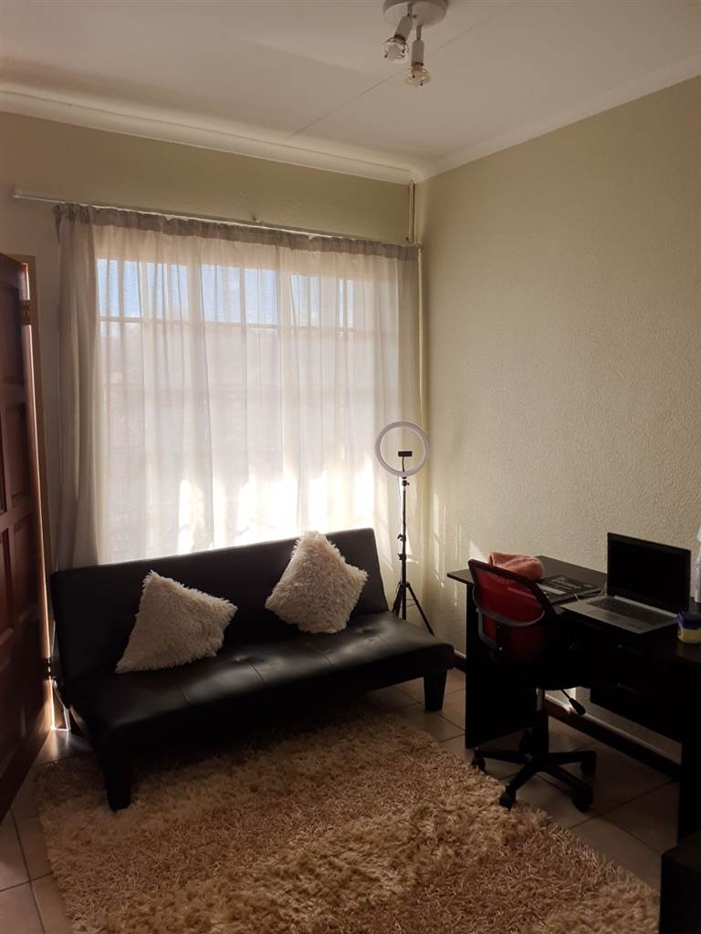 1 Bed Apartment in Kanoniers Park photo number 12