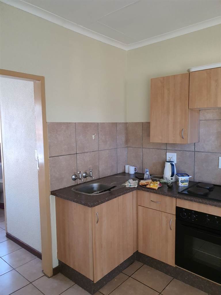1 Bed Apartment in Kanoniers Park photo number 10