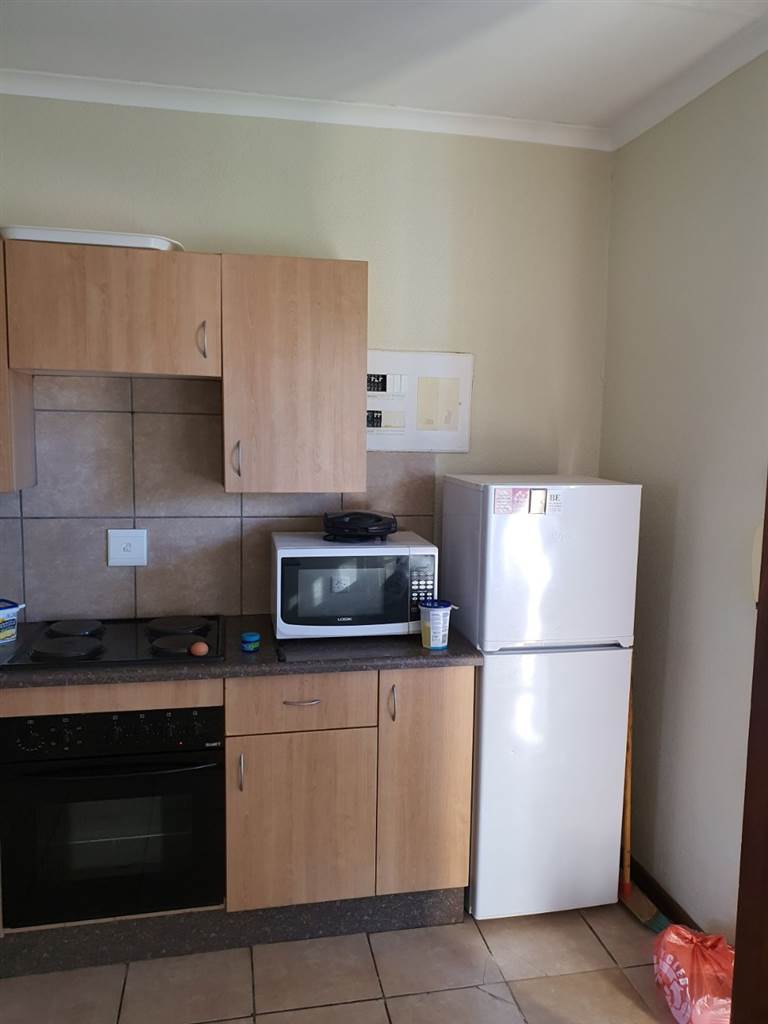 1 Bed Apartment in Kanoniers Park photo number 8
