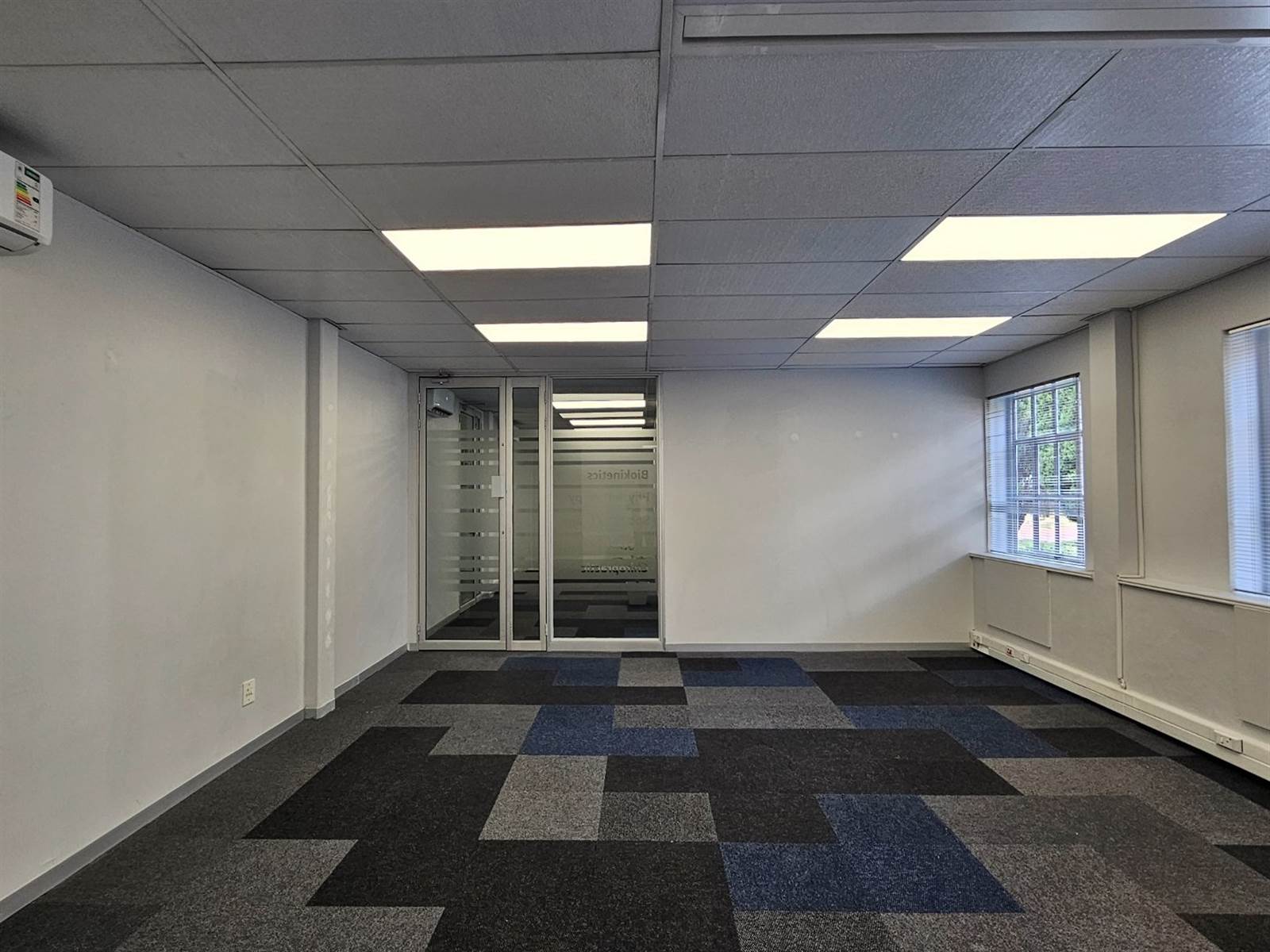128  m² Commercial space in Bryanston photo number 12