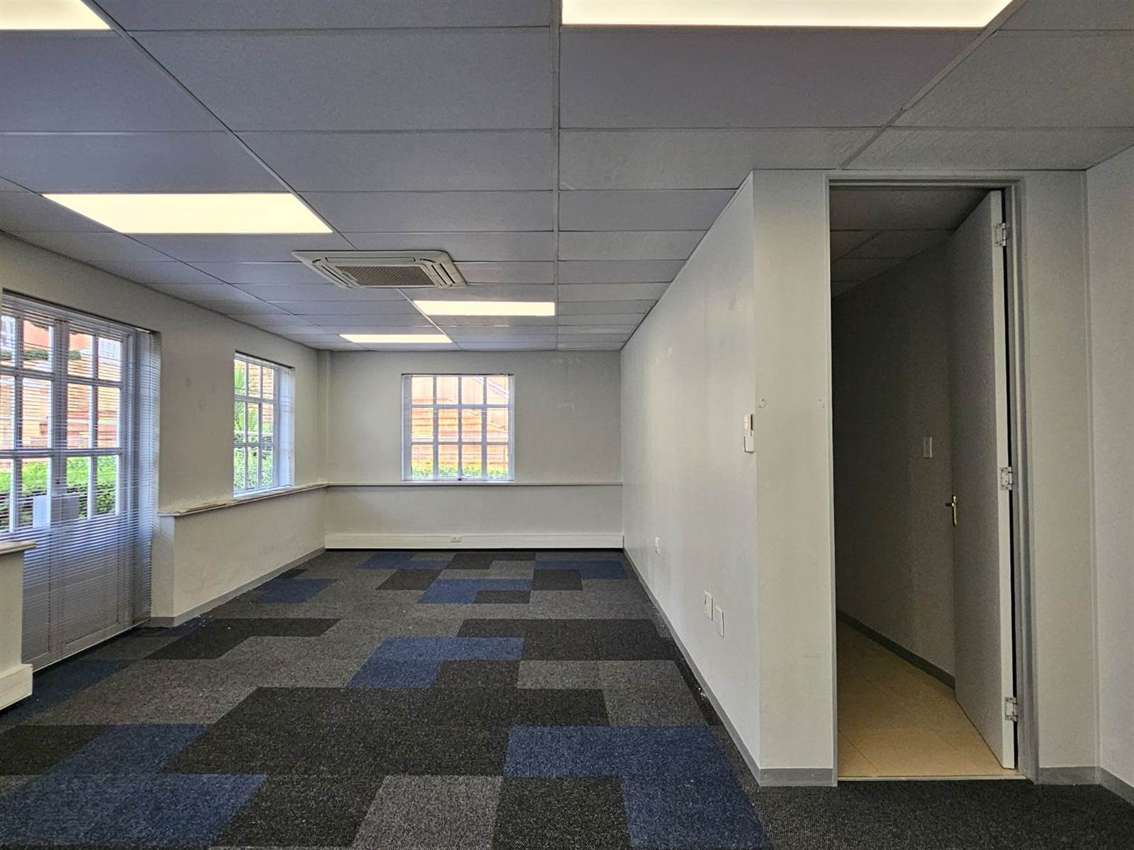 128  m² Commercial space in Bryanston photo number 13