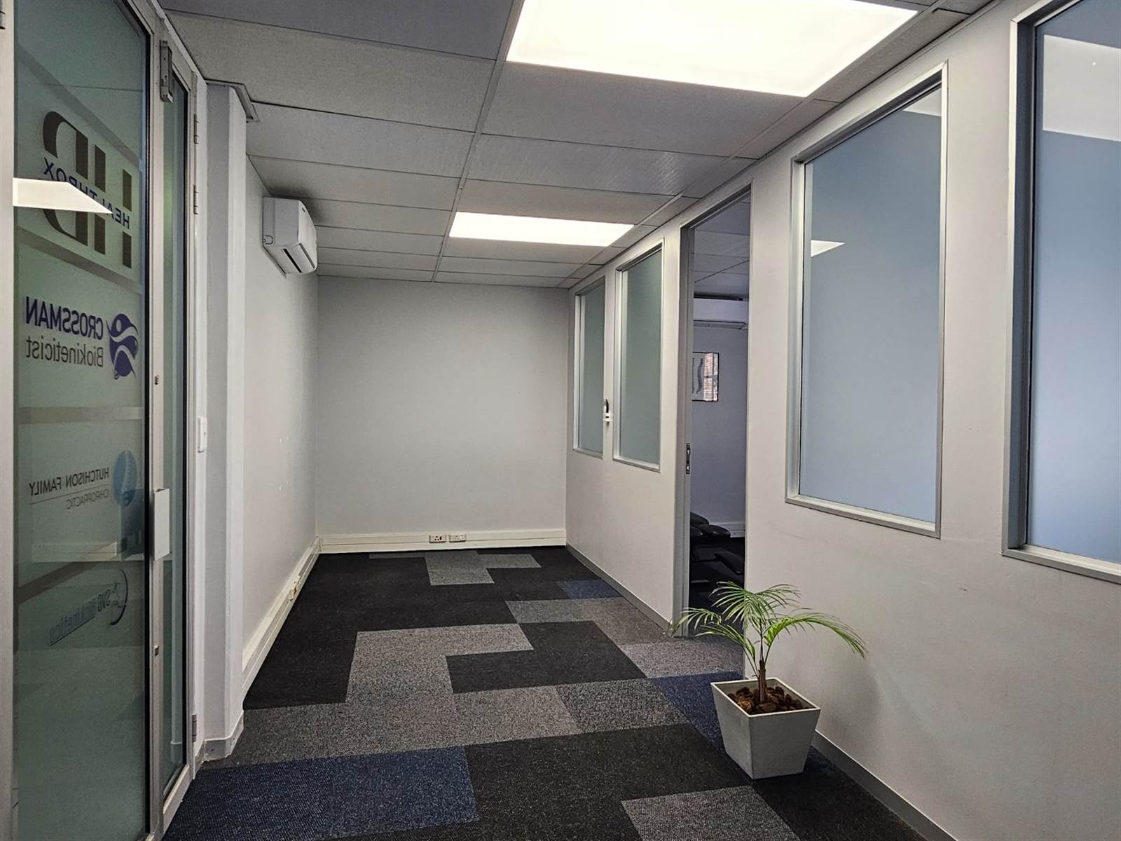 128  m² Commercial space in Bryanston photo number 4