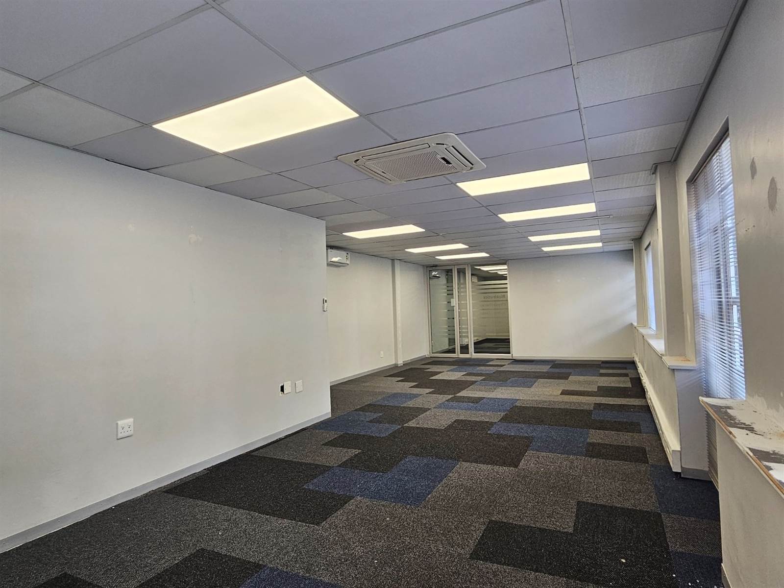 128  m² Commercial space in Bryanston photo number 11